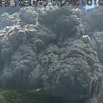 Извержение вулкана Синдакэ, фото Reuters