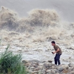 Тайфун "Дуджуан" (Agence France-Presse)
